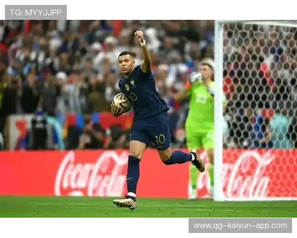 世界杯姆巴佩直塞洞穿防守制造绝佳一对一机会